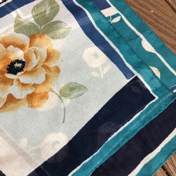 Soho Design group Charming floral print silk scarf - Picture 4 of 8